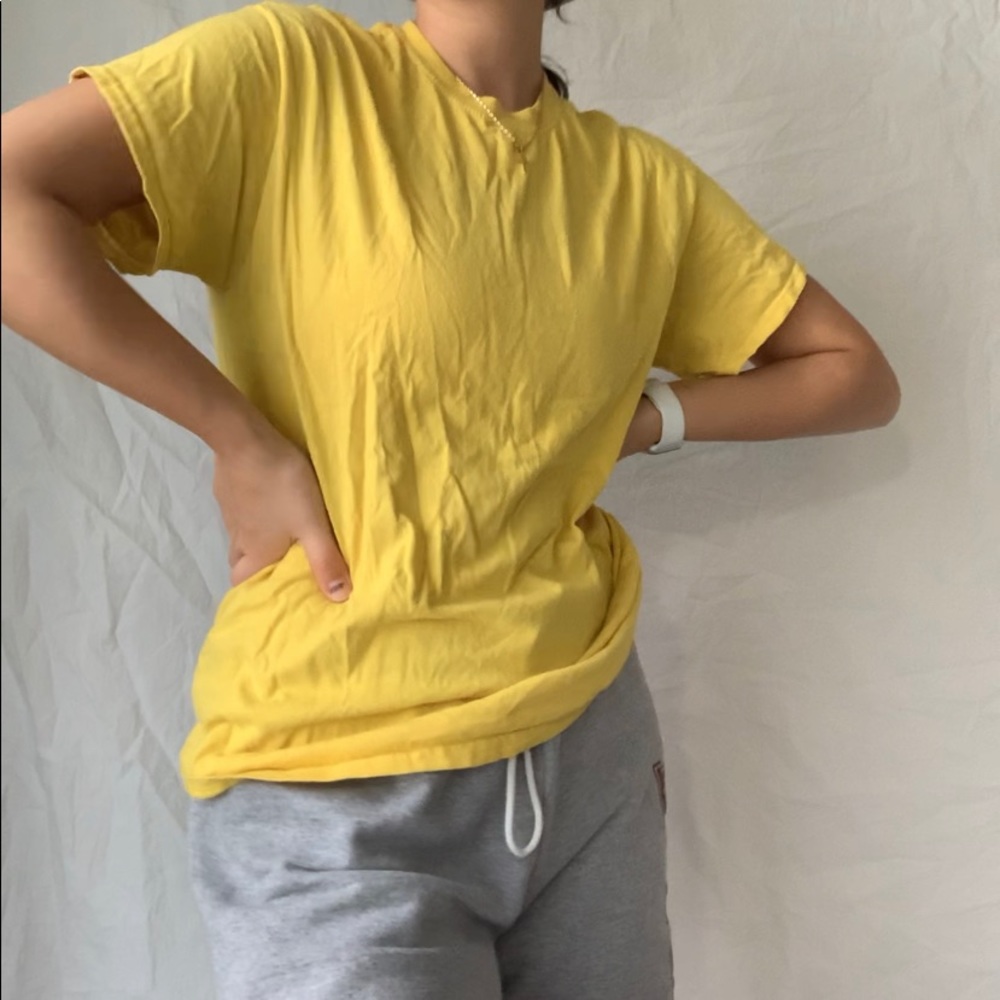 Basic yellow tee🌼 - Picture 4 of 6